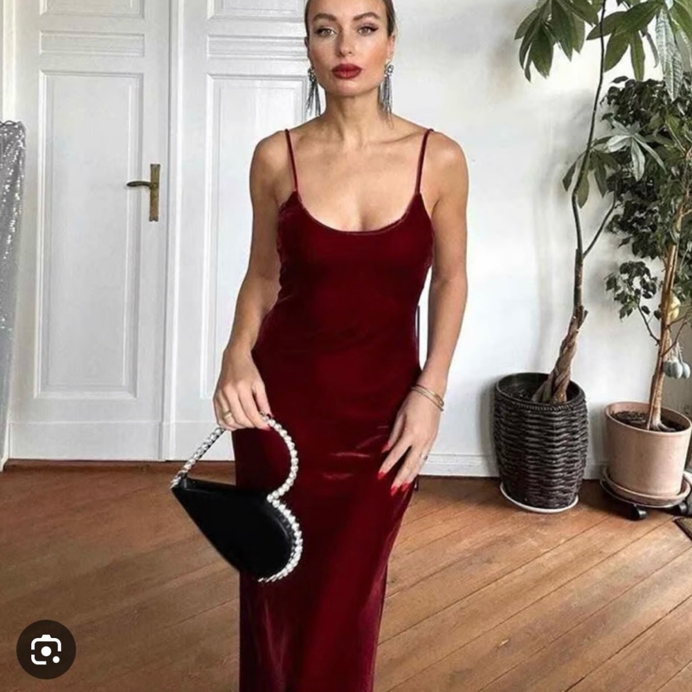 Zara Burgundy Velvet Midi Dress XS ❤️
